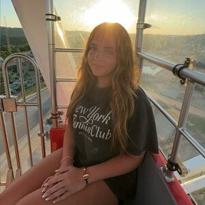 Meet your Posher, Adrienne